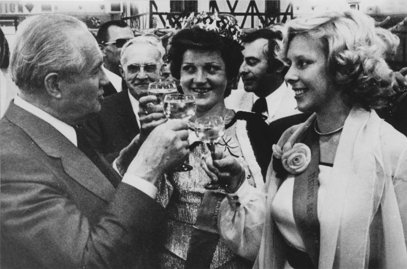 1975