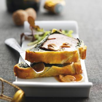 Beef tenderloin in puff pastry with spinach